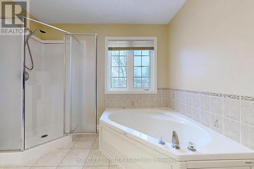 18 Benjamin Lane, Barrie, ON - Indoor Photo Showing Bathroom