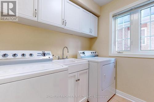 18 Benjamin Lane, Barrie, ON - Indoor Photo Showing Laundry Room