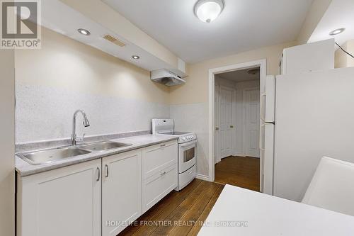 18 Benjamin Lane, Barrie, ON - Indoor Photo Showing Kitchen With Double Sink