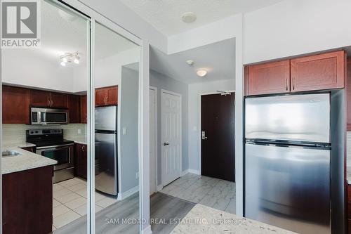 3301 - 208 Enfield Place, Mississauga, ON - Indoor Photo Showing Kitchen With Stainless Steel Kitchen With Double Sink