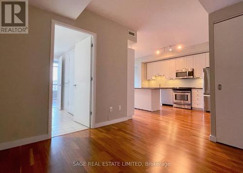 1201 - 285 Mutual Street, Toronto, ON - Indoor Photo Showing Kitchen