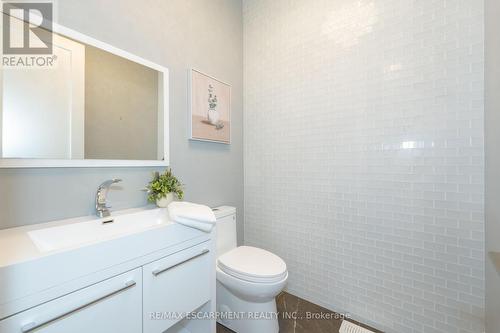 430 Stanfield Drive, Oakville, ON - Indoor Photo Showing Bathroom