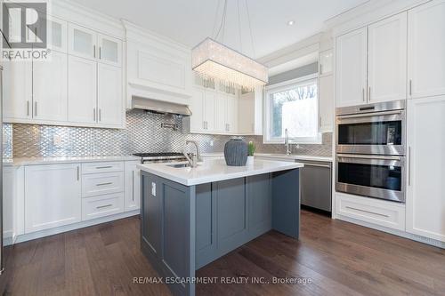 430 Stanfield Drive, Oakville, ON - Indoor Photo Showing Kitchen With Upgraded Kitchen