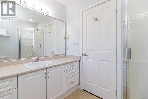 952 Walfred Rd, Langford, BC - Indoor Photo Showing Bathroom