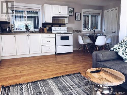 Suite - 952 Walfred Rd, Langford, BC - Indoor Photo Showing Kitchen