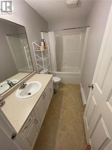 Suite - 952 Walfred Rd, Langford, BC - Indoor Photo Showing Bathroom