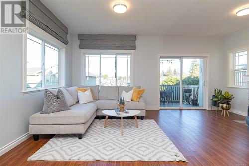 952 Walfred Rd, Langford, BC - Indoor Photo Showing Living Room