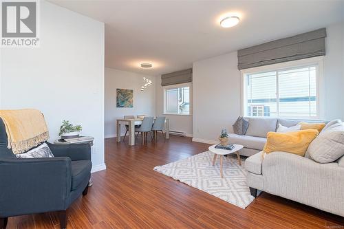 952 Walfred Rd, Langford, BC - Indoor Photo Showing Living Room