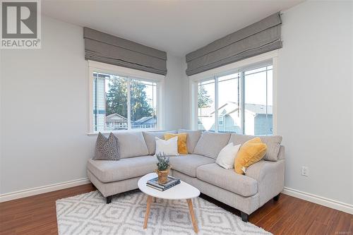 952 Walfred Rd, Langford, BC - Indoor Photo Showing Living Room