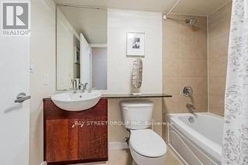 1711 - 381 Front Street W, Toronto, ON - Indoor Photo Showing Bathroom