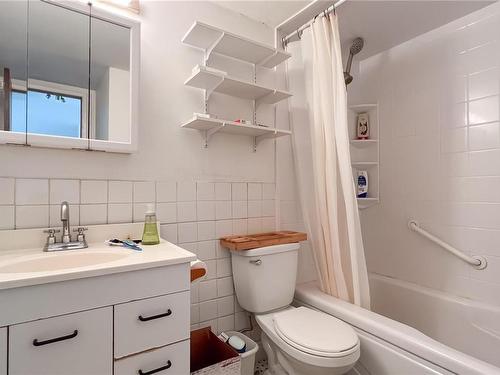 116-290 Regina Ave, Saanich, BC - Indoor Photo Showing Bathroom