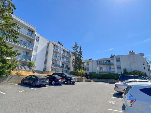 116-290 Regina Ave, Saanich, BC - Outdoor