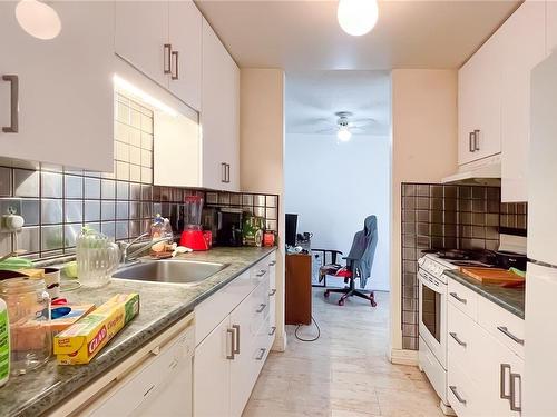 116-290 Regina Ave, Saanich, BC - Indoor Photo Showing Kitchen