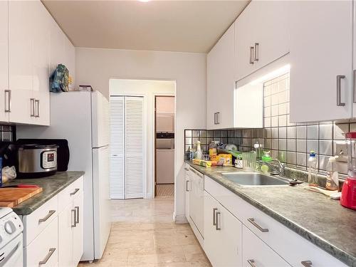 116-290 Regina Ave, Saanich, BC - Indoor Photo Showing Kitchen