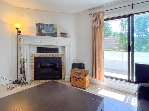 116-290 Regina Ave, Saanich, BC - Indoor Photo Showing Living Room With Fireplace