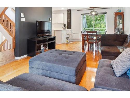 Salon - 1120 Rue Chantovent, Sainte-Adèle, QC - Indoor Photo Showing Living Room