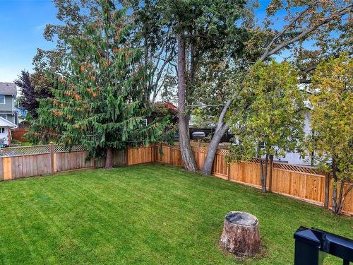 1743 San Juan Ave, Saanich, BC 