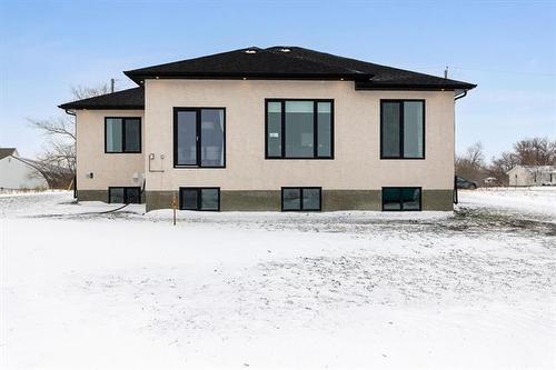 108 Brandt St, Rosenort, MB 