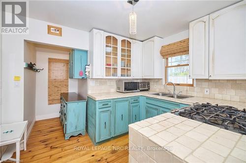 11851 Lakeshore Road, Wainfleet (880 - Lakeshore), ON - Indoor Photo Showing Kitchen With Double Sink