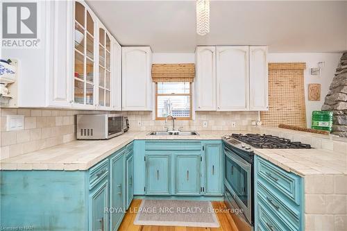 11851 Lakeshore Road, Wainfleet (880 - Lakeshore), ON - Indoor Photo Showing Kitchen With Double Sink