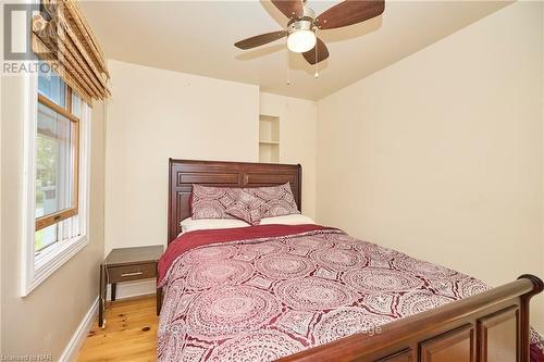 11851 Lakeshore Road, Wainfleet (880 - Lakeshore), ON - Indoor Photo Showing Bedroom