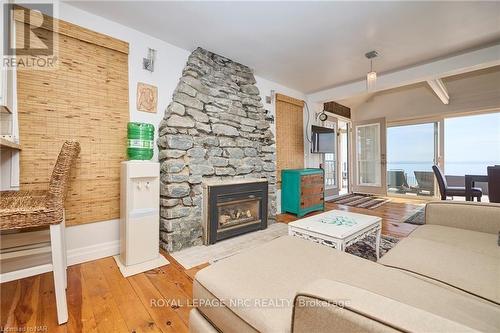 11851 Lakeshore Road, Wainfleet (880 - Lakeshore), ON - Indoor Photo Showing Living Room With Fireplace