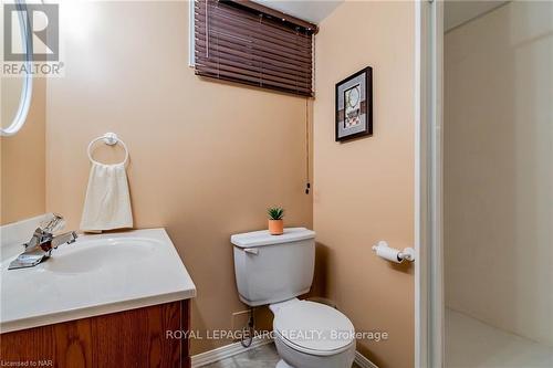 29 Bishops Road, St. Catharines (442 - Vine/Linwell), ON - Indoor Photo Showing Bathroom