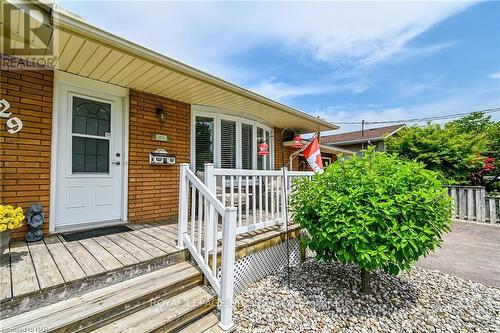 29 Bishops Road, St. Catharines (442 - Vine/Linwell), ON - Outdoor With Deck Patio Veranda With Exterior