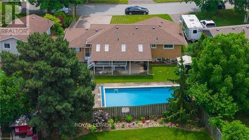 29 Bishops Road, St. Catharines (442 - Vine/Linwell), ON - Outdoor With In Ground Pool