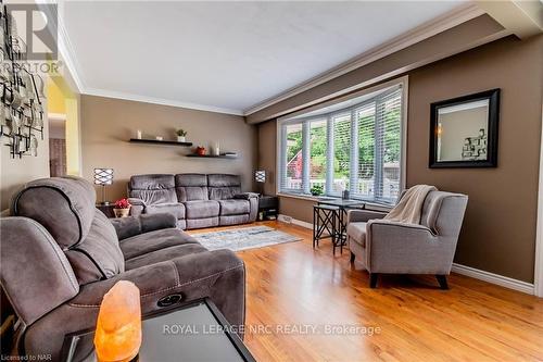 29 Bishops Road, St. Catharines (442 - Vine/Linwell), ON - Indoor Photo Showing Living Room