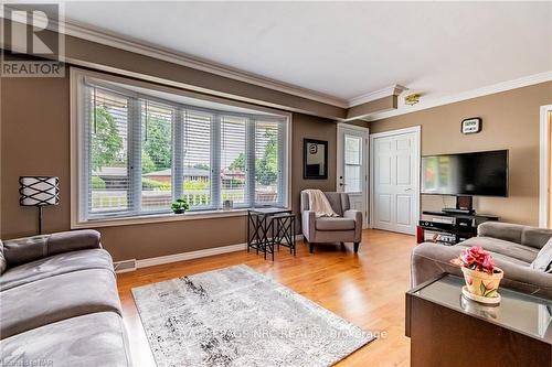 29 Bishops Road, St. Catharines (442 - Vine/Linwell), ON - Indoor Photo Showing Living Room