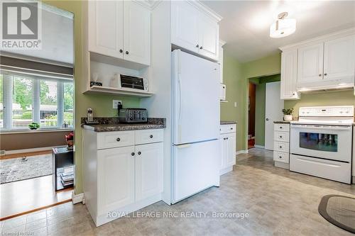 29 Bishops Road, St. Catharines (442 - Vine/Linwell), ON - Indoor Photo Showing Kitchen