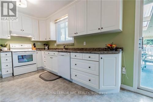 29 Bishops Road, St. Catharines (442 - Vine/Linwell), ON - Indoor Photo Showing Kitchen