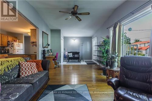 29 Lillian Place, Fort Erie (333 - Lakeshore), ON - Indoor Photo Showing Living Room