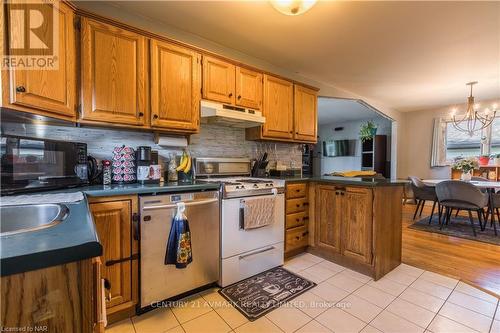 29 Lillian Place, Fort Erie (333 - Lakeshore), ON - Indoor Photo Showing Kitchen