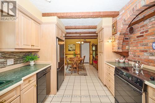 2065 Seventh St Louth, St. Catharines (454 - Rural Fourth), ON - Indoor Photo Showing Kitchen