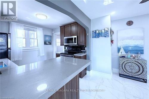 15 Oakridge Crescent, Port Colborne (878 - Sugarloaf), ON - Indoor Photo Showing Kitchen