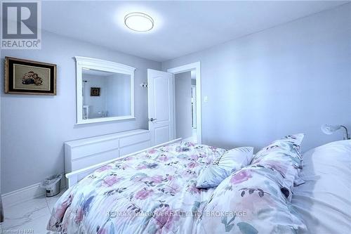 15 Oakridge Crescent, Port Colborne (878 - Sugarloaf), ON - Indoor Photo Showing Bedroom