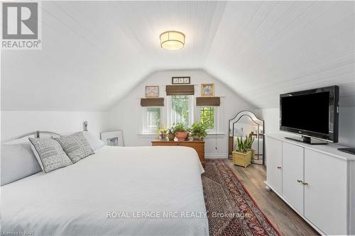 21 Johnston Street, St. Catharines (438 - Port Dalhousie), ON - Indoor Photo Showing Bedroom