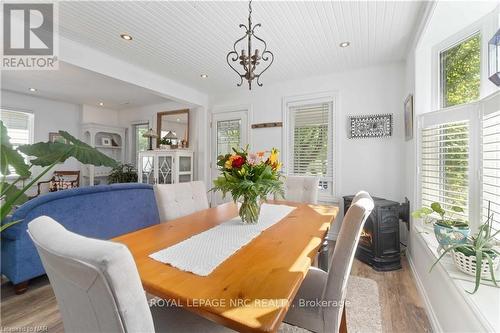 21 Johnston Street, St. Catharines (438 - Port Dalhousie), ON - Indoor Photo Showing Dining Room