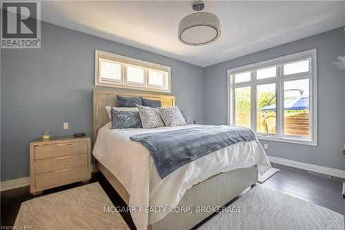 1 Tuscany Court, St. Catharines (453 - Grapeview), ON - Indoor Photo Showing Bedroom