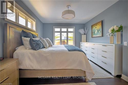 1 Tuscany Court, St. Catharines (453 - Grapeview), ON - Indoor Photo Showing Bedroom