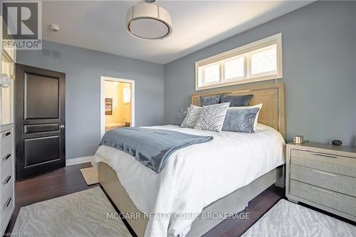 1 Tuscany Court, St. Catharines (453 - Grapeview), ON - Indoor Photo Showing Bedroom