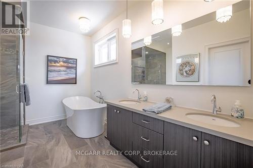 1 Tuscany Court, St. Catharines (453 - Grapeview), ON - Indoor Photo Showing Bathroom