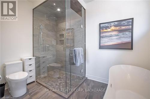 1 Tuscany Court, St. Catharines (453 - Grapeview), ON - Indoor Photo Showing Bathroom