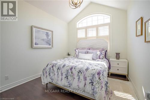 1 Tuscany Court, St. Catharines (453 - Grapeview), ON - Indoor Photo Showing Bedroom