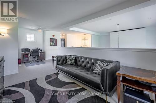 1 Tuscany Court, St. Catharines (453 - Grapeview), ON - Indoor Photo Showing Living Room