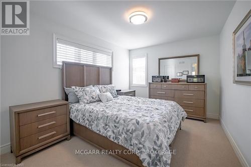 1 Tuscany Court, St. Catharines (453 - Grapeview), ON - Indoor Photo Showing Bedroom