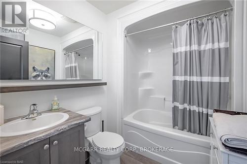 1 Tuscany Court, St. Catharines (453 - Grapeview), ON - Indoor Photo Showing Bathroom