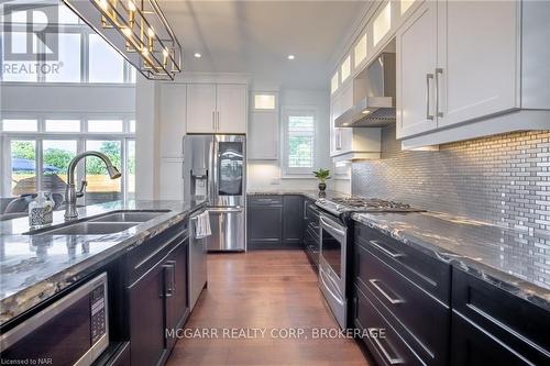 1 Tuscany Court, St. Catharines (453 - Grapeview), ON - Indoor Photo Showing Kitchen With Double Sink With Upgraded Kitchen